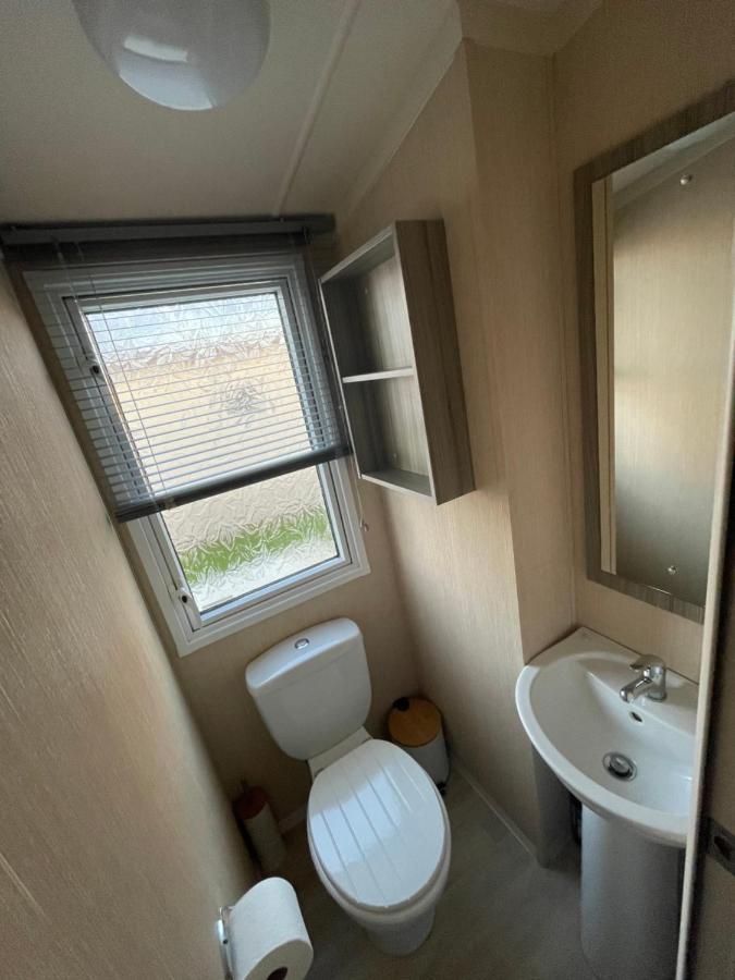 Delightful 6 Berth Holiday Home With Decking Area Chichester Exterior foto